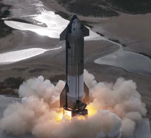 SpaceX Starship lift off